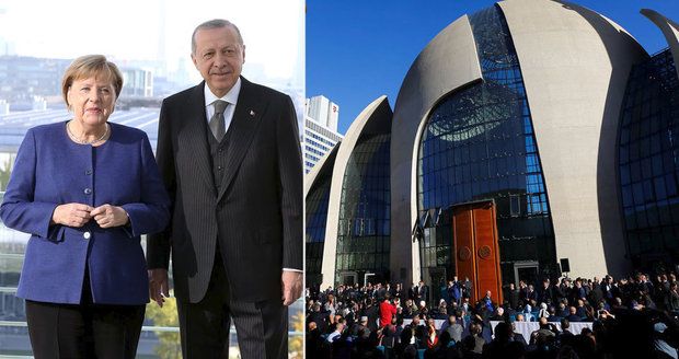 Novinka pro muslimy: Obří mešitu otevřel v Německu Erdogan. Po snídani s Merkelovou