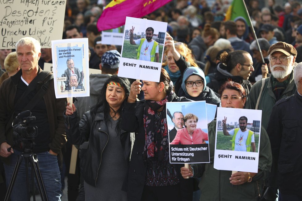 Návštěvu tureckého prezidenta Erdogana v Berlíně provázely protesty