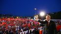 Turecko si připomnělo rok od nezdařeného puče. Prezident Erdogan byl za hvězdu