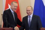 Erdogan po jednání s Putinem dal Kurdům dalších 150 hodin na to, aby se stáhli z 30 kilometrů široké zóny u hranic s Tureckem. (22. 10. 2019)