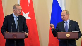 Erdogan po jednání s Putinem dal Kurdům dalších 150 hodin na to, aby se stáhli z 30 kilometrů široké zóny u hranic s Tureckem. (22. 10. 2019)