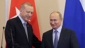 Erdogan po jednání s Putinem dal Kurdům dalších 150 hodin na to, aby se stáhli z 30 kilometrů široké zóny u hranic s Tureckem. (22. 10. 2019)