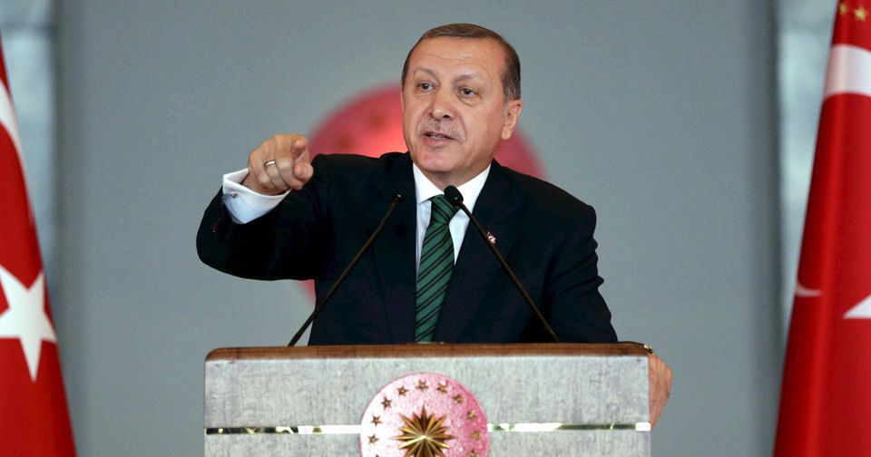 Erdogan přitvrzuje: Chce zavírat novináře i akademiky.
