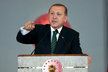 Erdogan přitvrzuje: Chce zavírat novináře i akademiky.