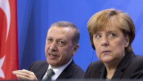 Turecko-německé vztahy byly kvůli případu dlouhodobě zatížené. Na snímku turecký prezident Recep Tayyip Erdogan a německá kancléřka Angela Merkelová.