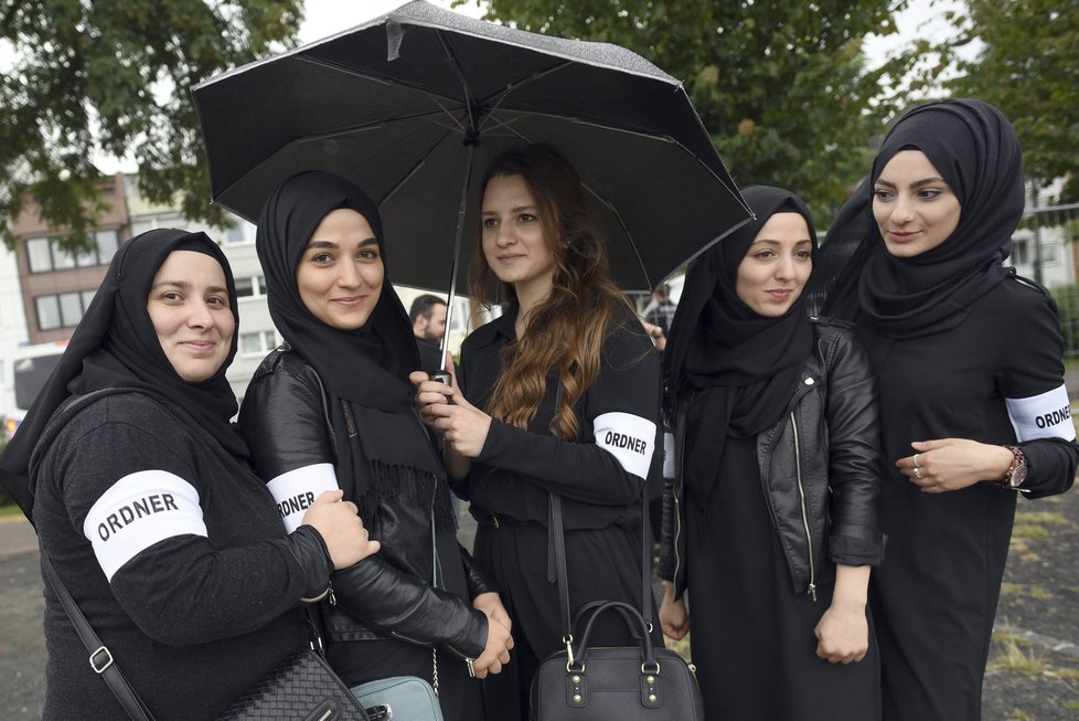 Kolín nad Rýnem: Demonstrace na podporu tureckého prezidenta Erdogana