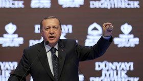 Razie proběhla jen den před tureckým referendem o posílení pravomocí prezidenta Erdogana.