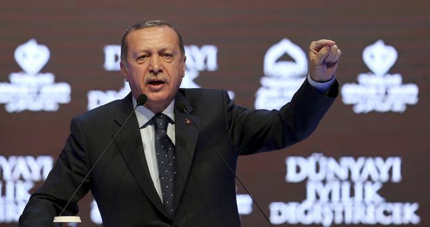 „Zploďte pět dětí, jste budoucnost Evropy.“ Erdogan vyzval Turky v EU k množení