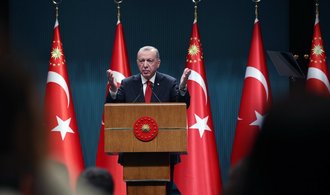 Erdoğanovo staronové Turecko: Méně demokracie, ještě slabší lira a odliv mozků