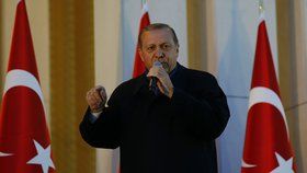 Komentář: Sultán Erdogan nastupuje, politicko korektní sen končí.