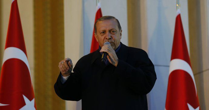Komentář: Sultán Erdogan nastupuje, politicko korektní sen končí.
