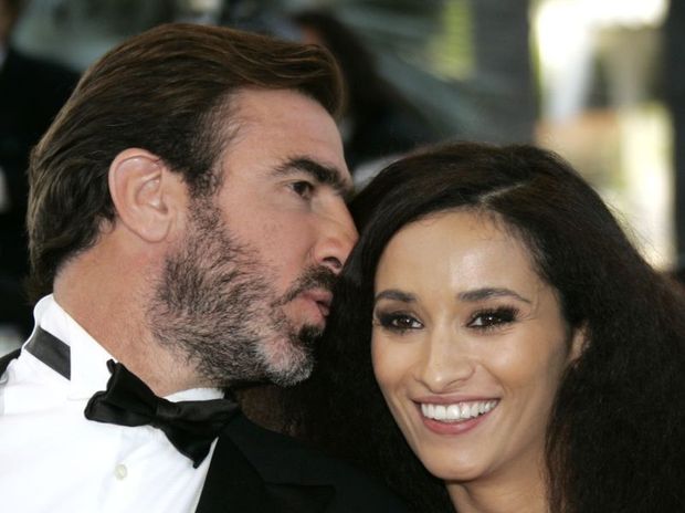 Eric Cantona a jeho manželka herečka Rachida Brakni Eric Cantona a jeho manželka herečka Rachida Brakni