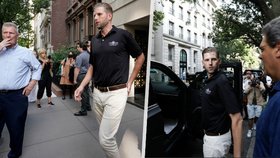 Eric Trump vychází z matčina domu.