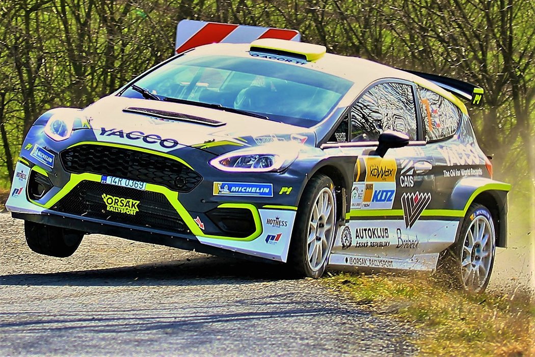 Dramaticky vyhlížející smyk Erika Caise na Valašské rallye 2021