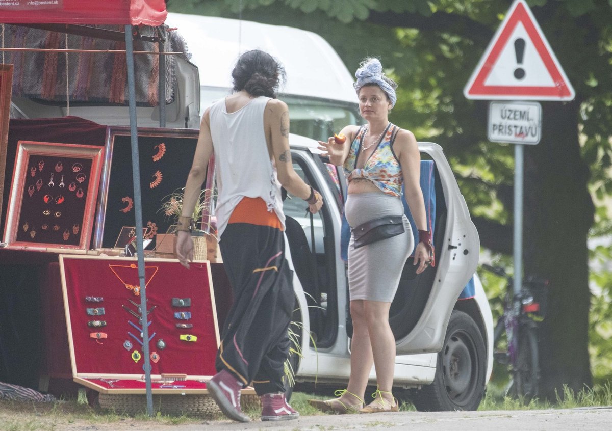 Těhotná Erika Stárková s přítelem, kterému nabídla i svou okousanou broskev