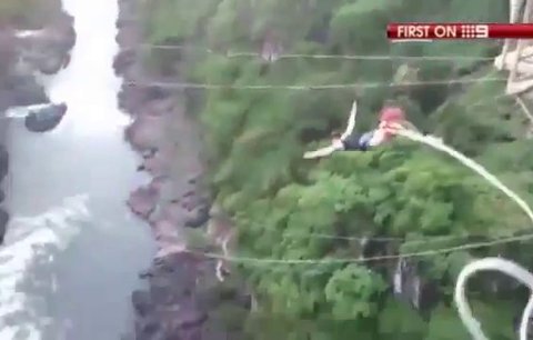 Australance (22) prasklo lano: Přežila pád ze 111 metrů