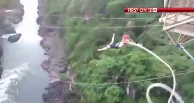 Australance (22) prasklo lano: Přežila pád ze 111 metrů