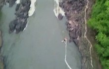 Nezdařený bungee jumping: Australanka přežila pád ze 111 metrů! Zázrak! 