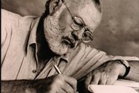 Hemingway málem bolestmi ze zranění zešílel: Radši si prostřelil hlavu, než aby dál trpěl