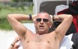 Zpěvák  Eros  Ramazzotti relaxuje v Miami na pláži