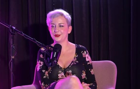Podcast: Terinka prodává svoji vulvu i svíčky z ní. Do byznysu se zapojila také její máma