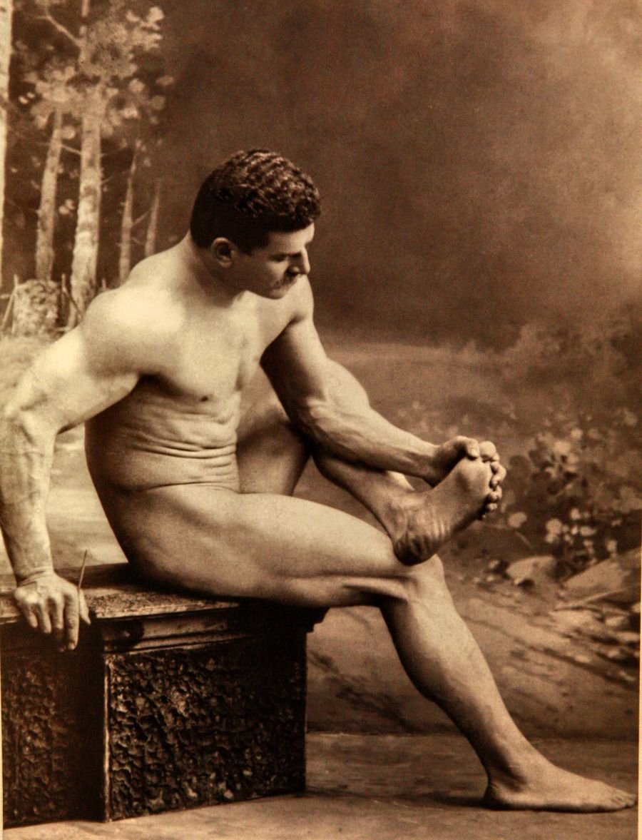 Sexsymbol doby - atleta Gustava Frištenského zachytil v roce 1905 neznámý autor. Nejedna žena v  té době nad snímkem zatajila dech.