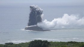 Po podmořské erupci se jižně od Tokia zrodil nový ostrůvek.