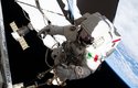 Astronaut ESA Luca Parmitano při výstupu do kosmu