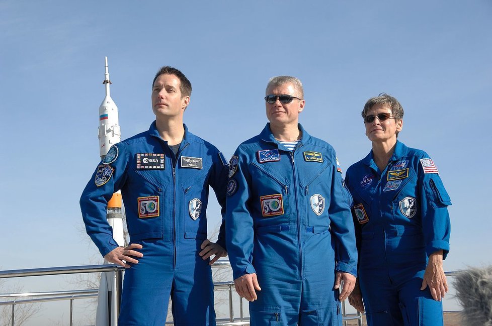 Posádka Sojuz MS-03, zleva: Thomas Pesquet, Oleg Novickij, Peggy Whitsonová.