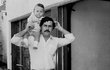 Fotografie z rodinného alba drogového bosse Pabla Escobara