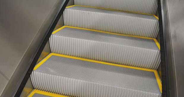 Eskalátory do metra. (Ilustrační foto)