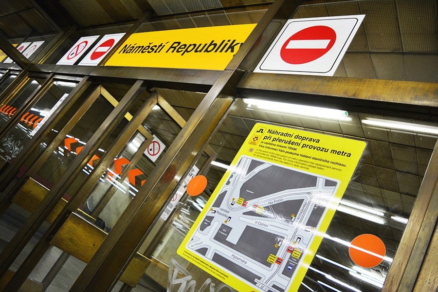 Zastávka Náměstí Republiky bude mít na 8 měsíců uzavřené eskalátory k Palladiu. Cesta na povrch k obchodnímu centru teď potrvá delší dobu.