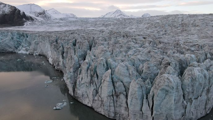Ledovec Esmarkbreen na Špicberkách, Arktida Ledovec Esmarkbreen na Špicberkách, Arktida