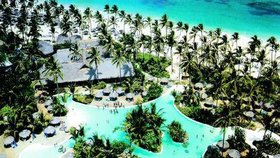 V Dominikánské republice si můžete vybrat mezi koupáním přímo v moři, nebo v bazénu na pláži.