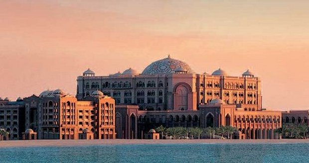 Hotel v Abu Dhabí – je libo týdenní dovolenou za 16 milionů korun?