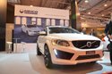 Heico Volvo XC60 D4 AWD Cílem úpravců se stávají i netradiční značky. Konzervativní Volvo XC60 si vzala do parády fi rma Heico. Kromě nových nárazníků, 20palcových kol, spoilerů a lemů blatníků posílila také jeho vznětový pětiválec. Výkon vzrostl ze 120 na 169 kW točivý moment ze 420 na 460 N.m. Stovku potom tohle SUV zvládne za 9,2 s a jede až 215 km/h. K základní ceně Volva XC60 si ale připlatíte kolem 620 000 korun.