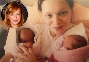 Ester Geislerová vylovila fotku z porodnice s dvojčaty.