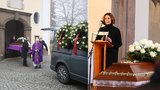 Zoufalá Ester Janečková po boji s covidem: Dojemná slova nad rakví své maminky! 