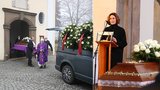 Zoufalá Ester Janečková po boji s covidem: Dojemná slova nad rakví své maminky!