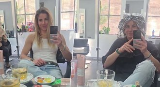 Ledecká vyrazila ke kadeřníkovi: Ester v alobalu! Ledecká vyrazila ke kadeřníkovi: Ester v alobalu!
