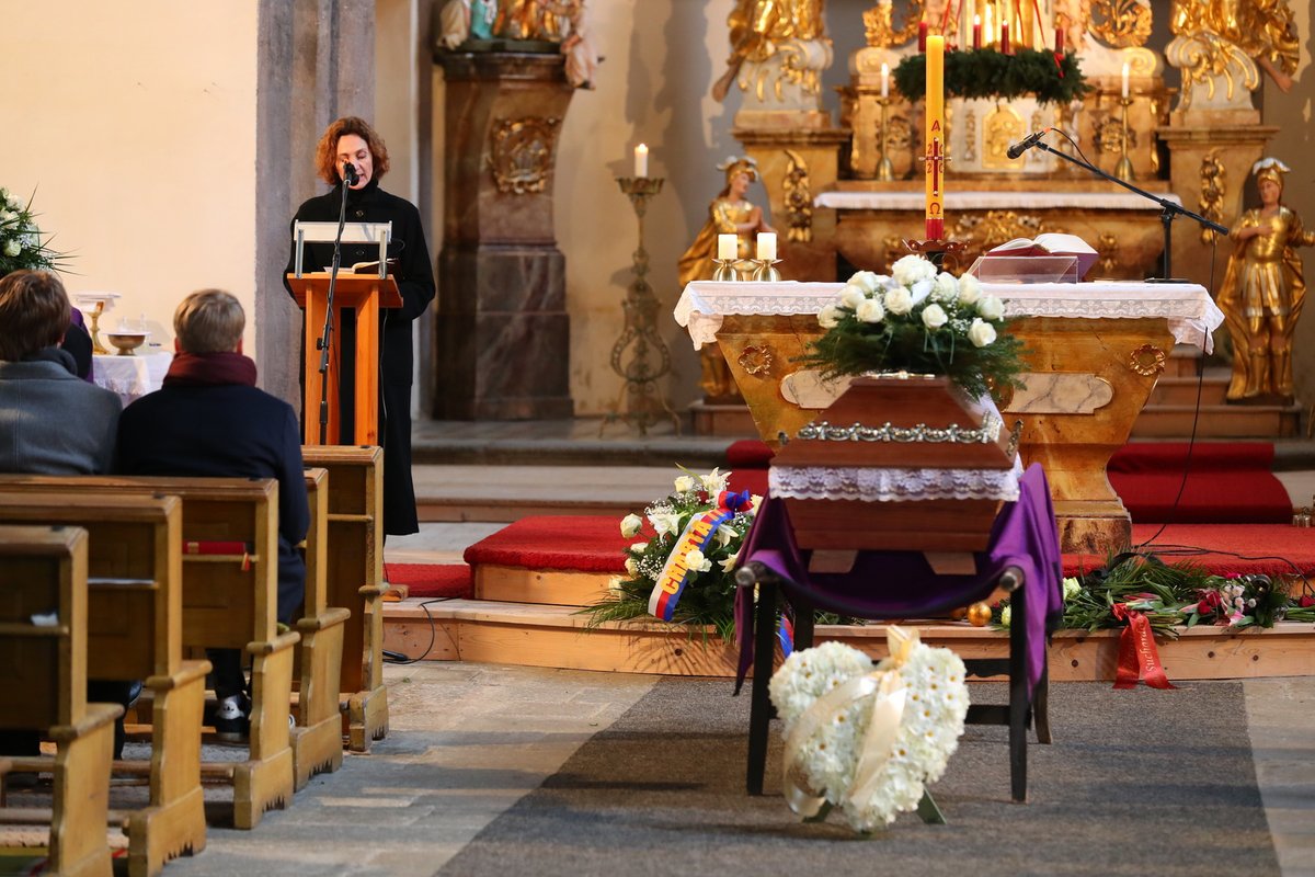 Pohřeb maminky Ester Janečkový