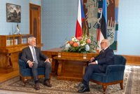 Válka Hradu s vládou nekončí: Pavel se v Estonsku pustil do Babiše