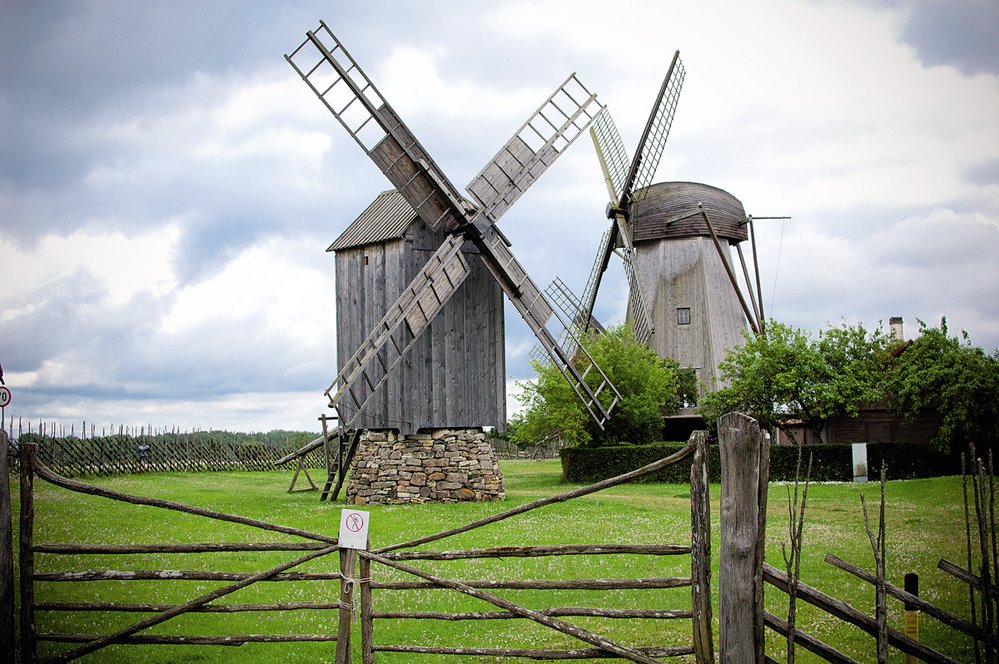 Větrné mlýny patří neodmyslitelně k ostrovu Saaremaa, řada z nich je plně funkčních