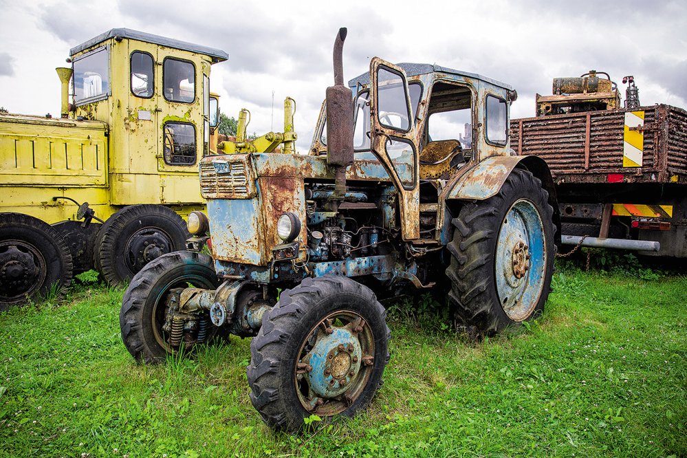 V muzeu vraků je možné vidět traktory, bagry i další představitele těžké techniky