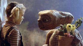 Nový seriál o sci-fi: Jak se měl jmenovat E.T. a proč Spielbergovi zakázali televizi