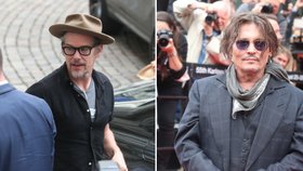VIDEO: Johnny Depp a Ethan Hawk ve Varech: Hollywoodské hvězdy na červeném koberci!