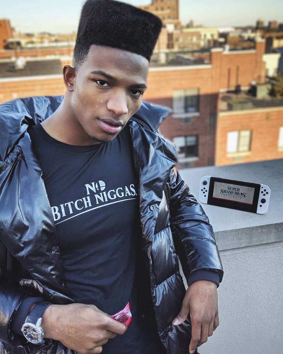 Desmond Amofah (†29) alias Etika a jeho Nintendo Switch.