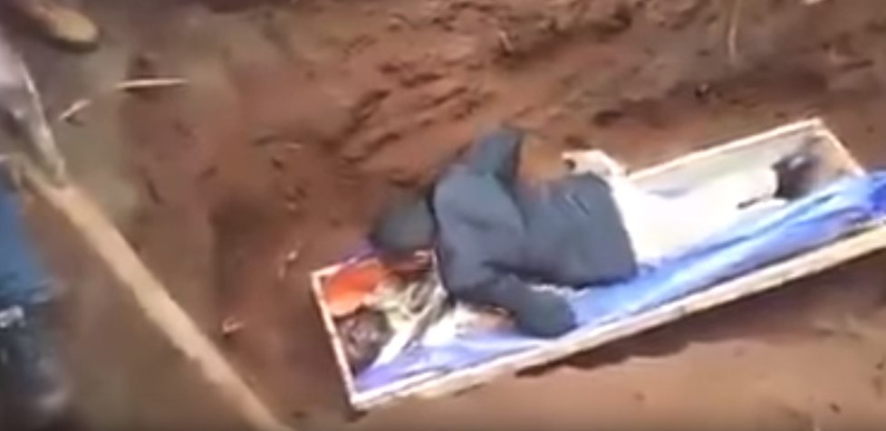 Prorok v Etiopii se pokoušel vzkřísit mrtvolu: Neuspěl a skončil v base