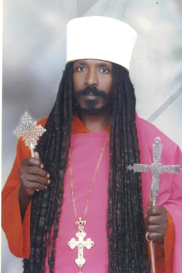 Etiopští kněží našli zalíbení v sociálních sítích. Vysílají přes  ně živé přenosy křtů i exorcismů