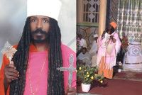 Kněží se naučili provádět exorcismus přes facebook. „Vyléčíme i HIV,“ lákají